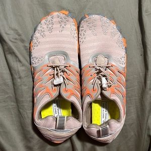 Women’s 7.5 Athletic/Water Shoes
